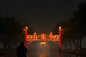 精品剧集《雨夜书店》封面，雨夜橱窗里亮着暖灯的书店